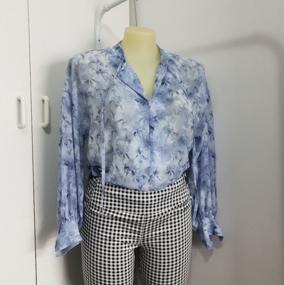 Aus 16 Basque Curve Blue-Grey Abstract Floral Long Sleeve V Neck Blouse - Picture 10 of 16